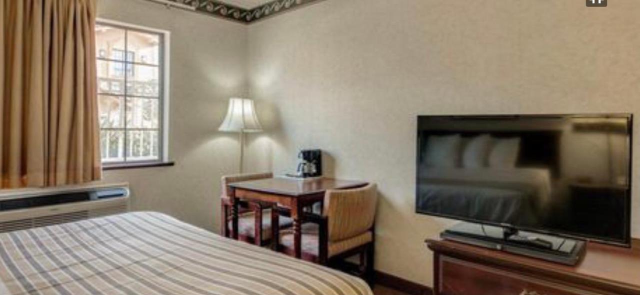 Econo Lodge Inn & Suites El Paso Eksteriør billede