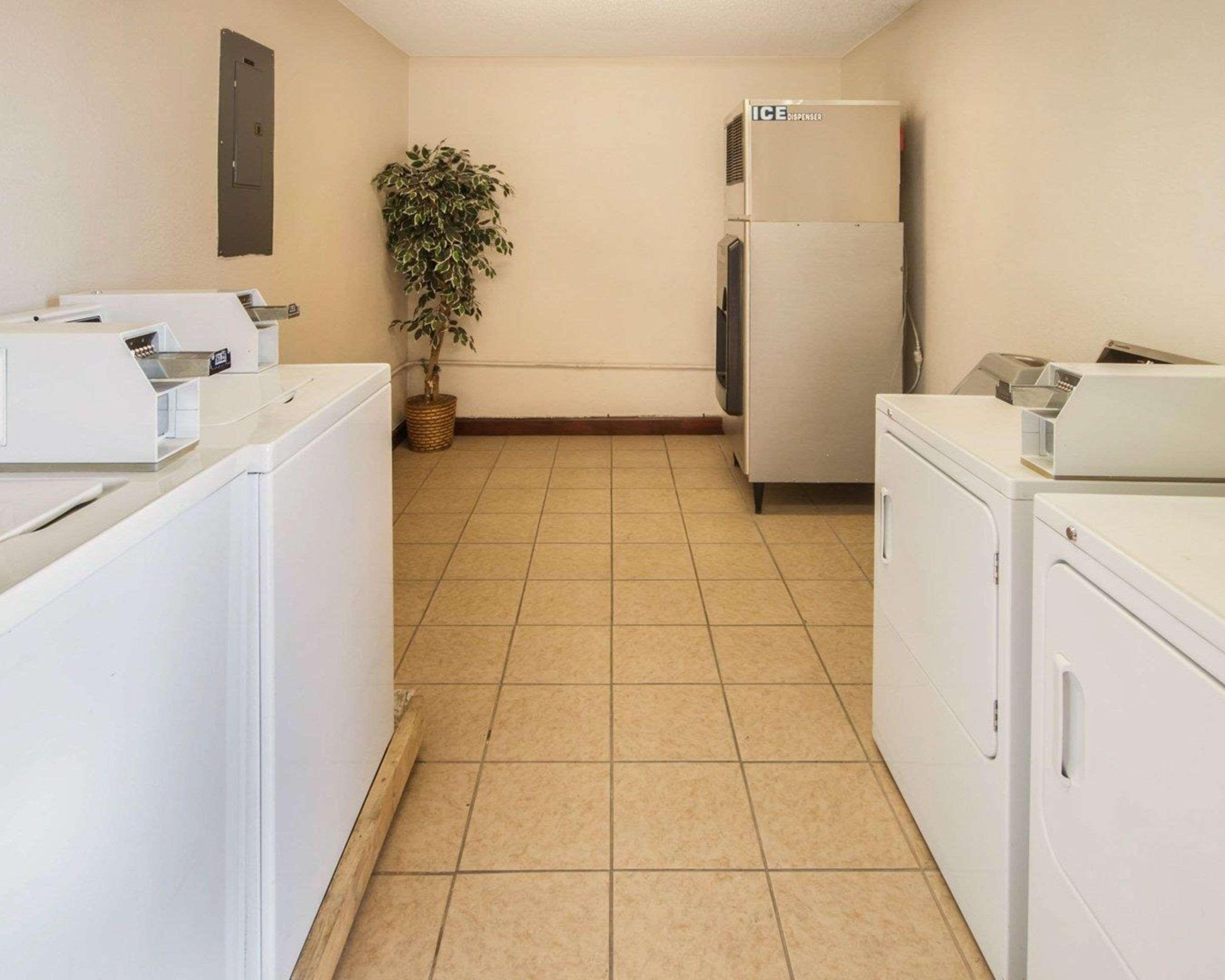 Econo Lodge Inn & Suites El Paso Eksteriør billede
