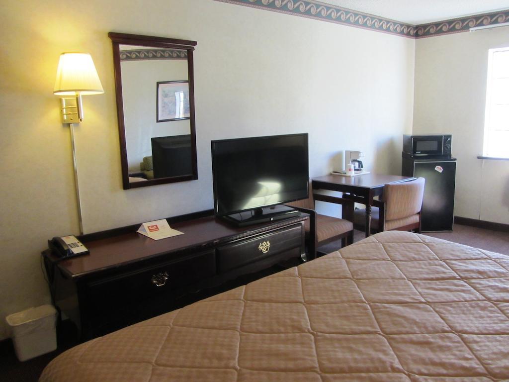 Econo Lodge Inn & Suites El Paso Eksteriør billede